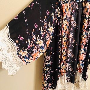 Black and floral Umgee kimono